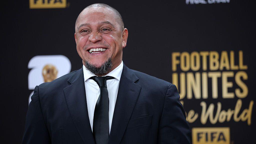 La leyenda brasileña Roberto Carlos se recupera en el hospital