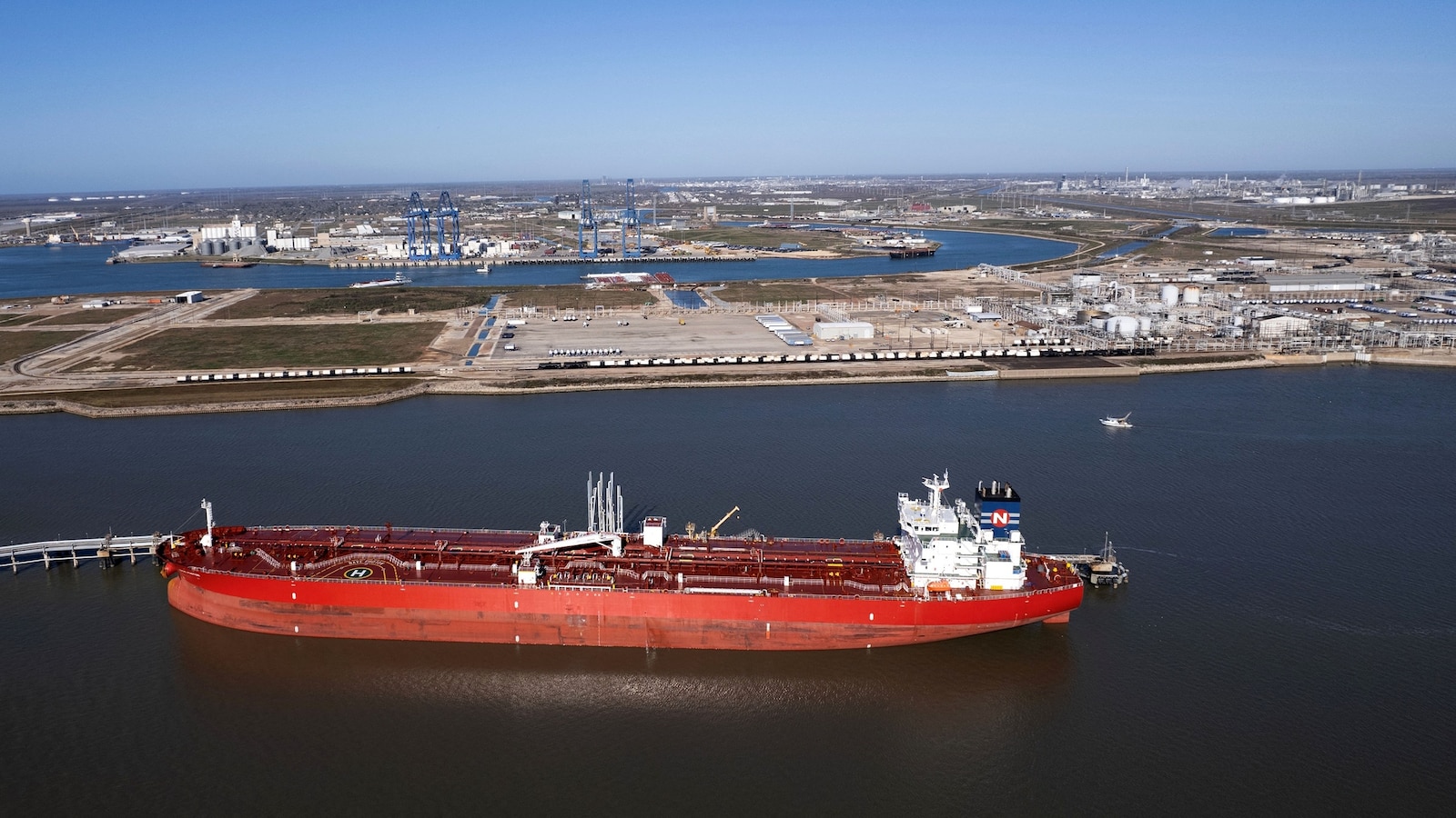 oil-tanker-texas-gty-jt-260128_1769633371291_hpMain_16x9.jpg