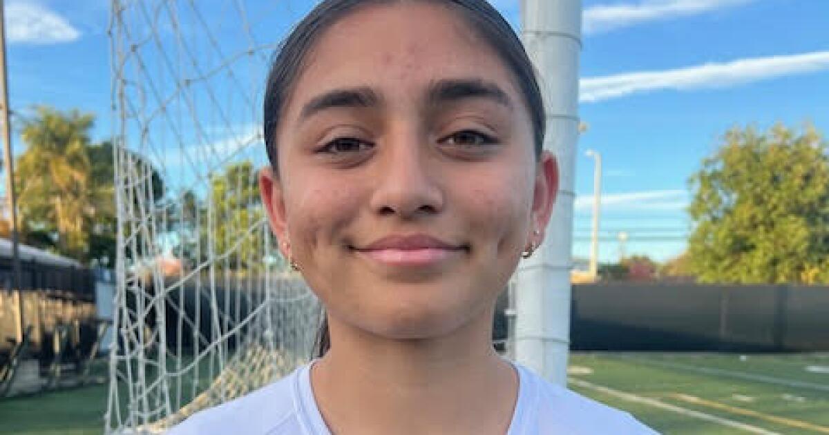 Mia Rizzo de St. Genevieve High está recibiendo excelentes críticas en el fútbol femenino