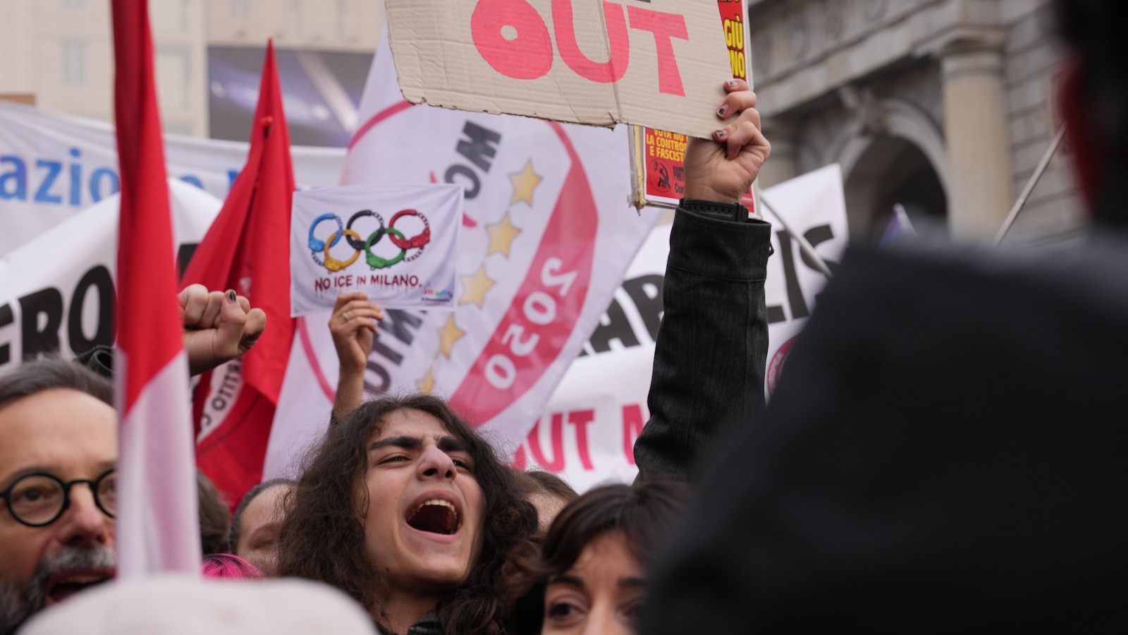 Manifestantes de Milán protestan contra la unidad de ICE en los Juegos Olímpicos de Invierno y critican el “fascismo progresivo”