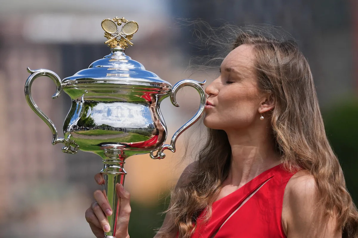 Baja victoria: Elena Rybakina gana el Abierto de Australia con tranquila precisión