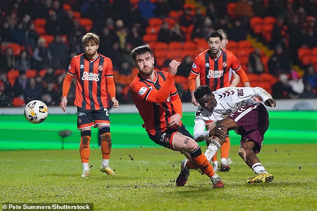 Mantenga la calma y siga adelante: McInnes acepta el desafío por el título mientras Hearts avanza con siete puntos de ventaja