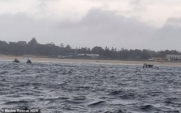 Se está llevando a cabo una búsqueda en una popular playa de Nueva Gales del Sur después de que un nadador no pudo regresar a la orilla.