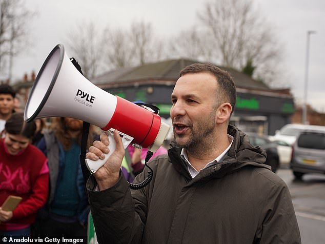 Los Verdes quieren que sea imposible enviar a nadie a prisión, pero sí votar por los delincuentes que están en prisión.