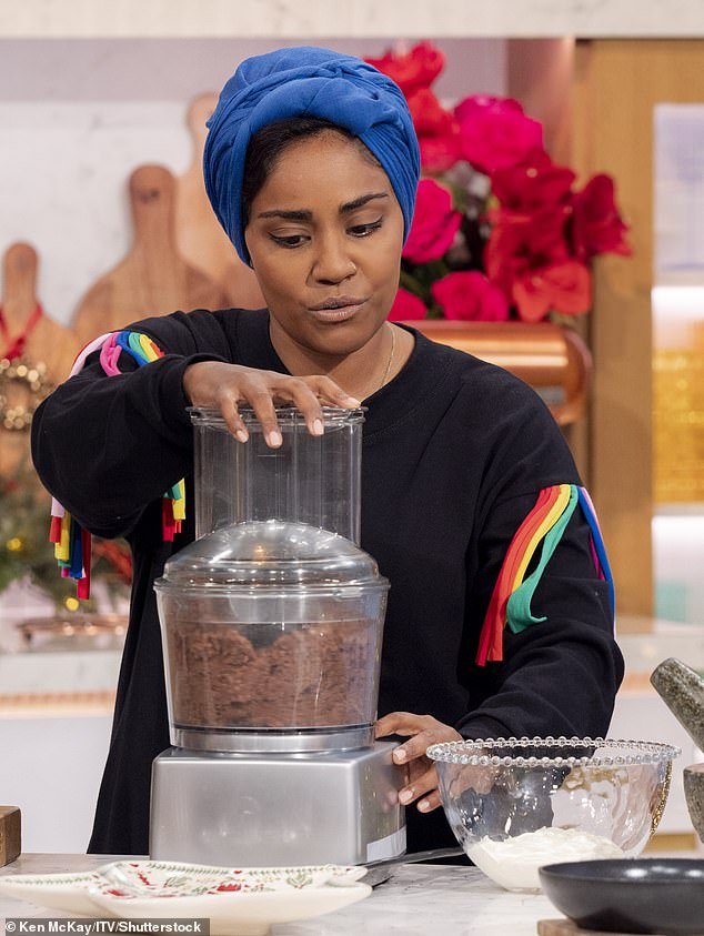 La verdad sobre el despido de Nadia Hussain en la BBC: la estrella de Bake Off Chef se desvaneció, sus recetas se cansaron y se volvió “difícil de trabajar”, dicen expertos de la televisión