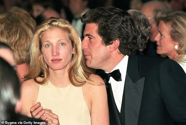Carolyn Bessett: La bomba del aborto: Por primera vez, Maureen Callahan revela el complot verdaderamente cruel para atrapar a JFK Jr… La traición secreta que se llevó a la tumba… Y por qué todo lo que sabemos sobre ella es pura ficción