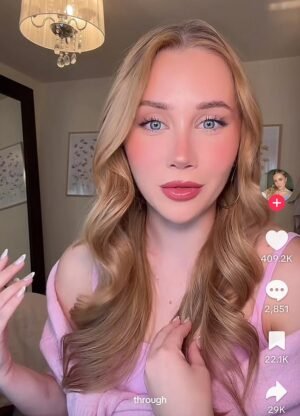 El mismo día que el jugador de la NFL Tej Johnson fue acusado de engañar a su exnovia con su novia