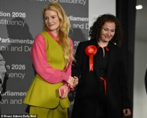 En un momento, la nueva diputada verde Hannah Spencer era una ambiciosa señora Thatcher, y al siguiente un imberbe Jeremy Corbyn: Robert Hardman.