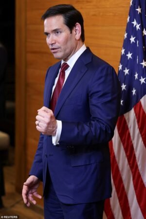 Marco Rubio canceló un viaje a Israel después de que el ayatolá de Irán muriera en un ataque aéreo estadounidense.