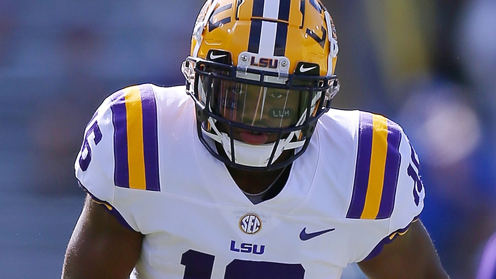 El ex jugador de fútbol de LSU Devonta Lee murió a la edad de 27 años.