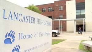 29 adolescentes han sido acusados después de peleas “perturbadoras” en Lancaster High School