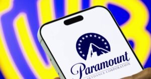 ¿Qué significa la adquisición de Warner Bros por parte de Paramount para el panorama mediático