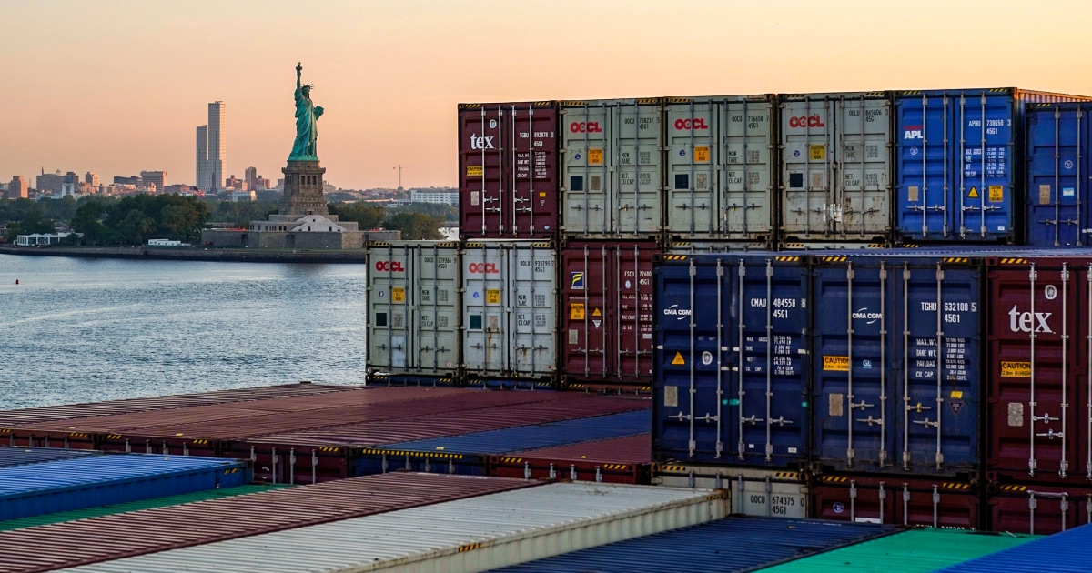 250408-container-ship-statue-of-liberty-ew-618p-ea5ed6.jpg