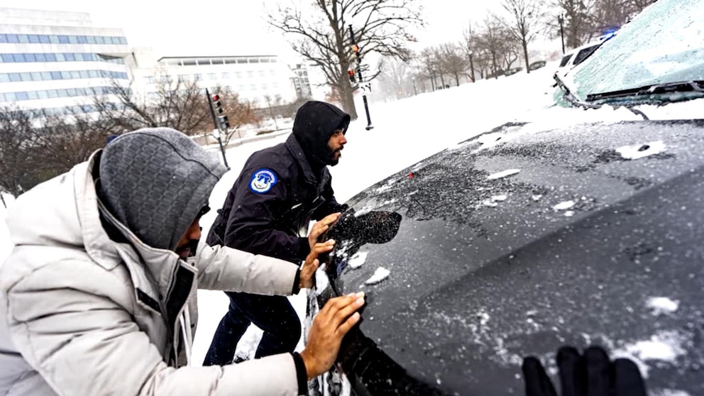 Mirar: Cuando cayó la nieve, estos héroes dieron un paso adelante