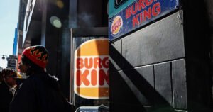 El nuevo agente de IA de Burger King escuchará las órdenes, “entrenará” a los trabajadores
