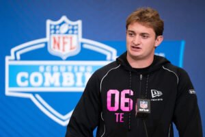 Los Philadelphia Eagles se encuentran con el ex Longhorn TE Jack Endries