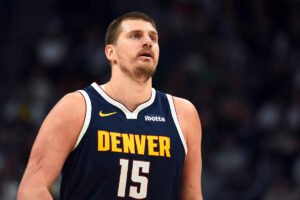Nikola Jokic se enfrenta enojado a Lou Dart mientras la ira estalla en Nuggets-Thunder