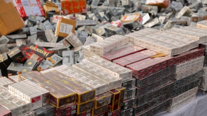 67331b9959584-bea-cukai-semarang-musnahkan-puluhan-juta-batang-rokok-ilegal_665_374.jpeg