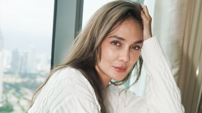 67340f1e36f27-luna-maya_665_374.jpg