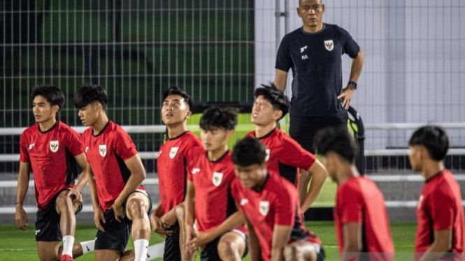 691433ef4c8ad-pelatih-timnas-indonesia-u-17-nova-arianto_665_374.jpg