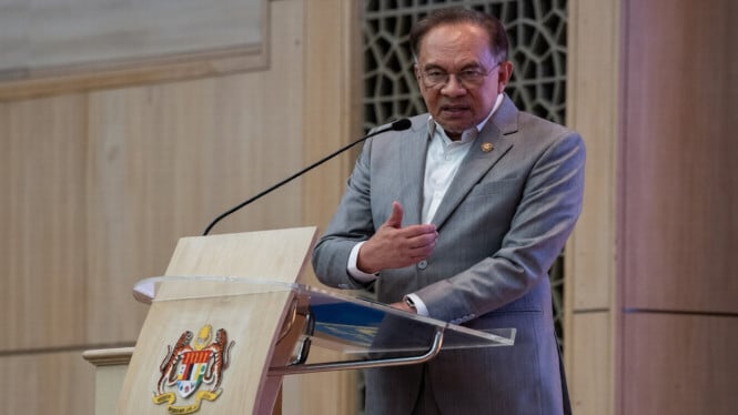 6982befca3ff2-perdana-menteri-malaysia-anwar-ibrahim_gemini_665_374.jpg
