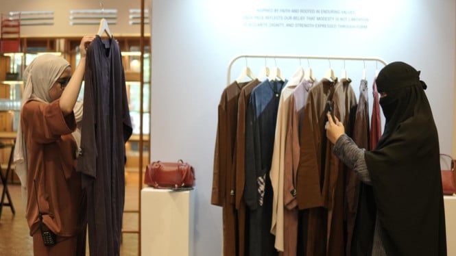 69880d655e729-ilustrasi-fesyen-syari-atau-modest-fashion_gemini_665_374.jpg