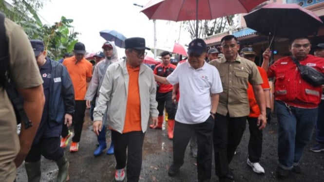 6988290e6db22-gubernur-dki-jakarta-pramono-anung-bersama-mantan-wakil-presiden-indonesia-jusuf-kalla.jpeg