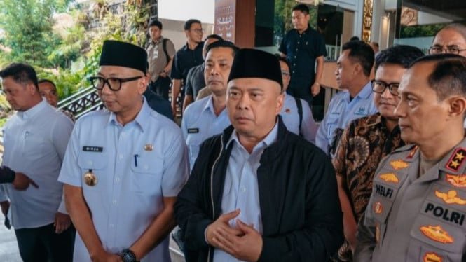 69949d0865588-menteri-perhubungan-dudy-purwagandhi_gemini_665_374.jpg