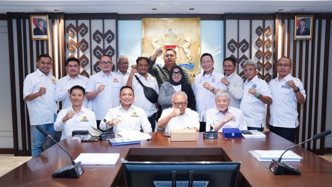 Recibir quejas de empresarios de carga y descarga sobre costos logísticos, contactar a 3 Ministerios