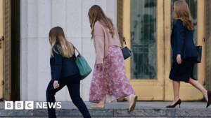 ‘Dejé de participar’ debido a Instagram y YouTube, dice una mujer en un juicio histórico