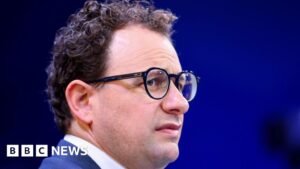 El jefe entrópico rechaza la demanda del Pentágono de eliminar las salvaguardias de la IA