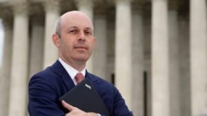 Cofundador de SCOTUSblog condenado por fraude fiscal e hipotecario