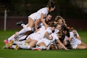 ¡Campeón gatos monteses! Los Gatos derrotaron a St. Francis y ganaron el título de la División I de CCS