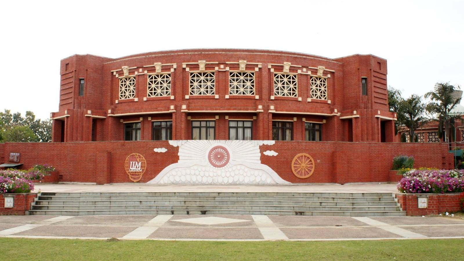 IIM-Lucknow-1.jpg