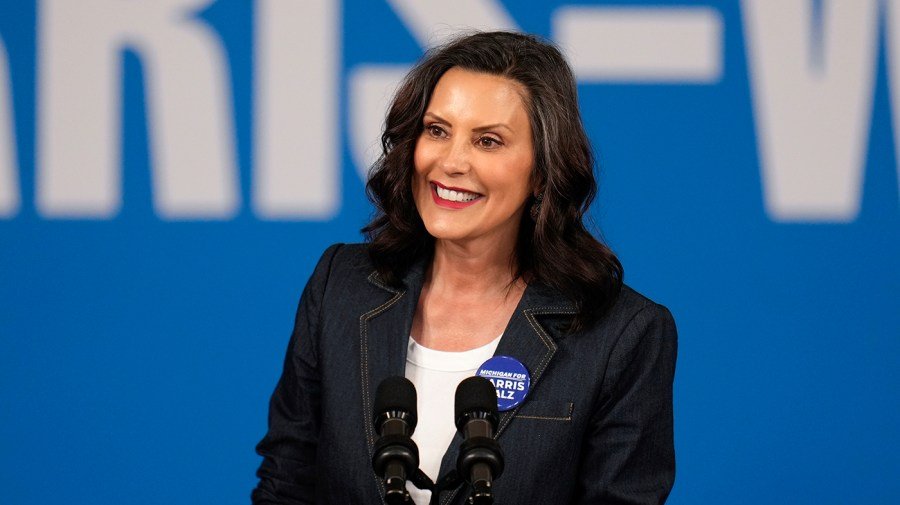 Whitmer dice que el puente entre Estados Unidos y Canadá Trump amenazó con bloquear “se abrirá”