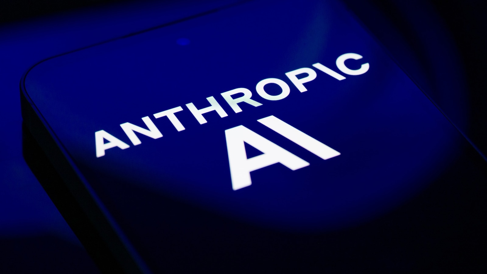 anthropic-gty-jef-260227_1772201238352_hpMain_16x9.jpg