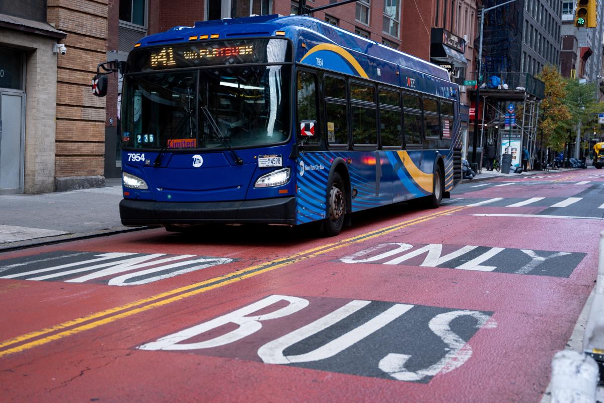 b41-bus-drives-downtown-brooklyn-114850058.jpg
