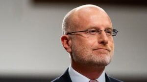 Brendan Carr de FCC: CBS “hace un gran trabajo” bajo la nueva dirección