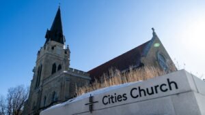 30 personas más acusadas en relación con el incidente de la iglesia de Minnesota: DOJ