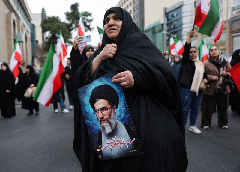 EXCLUSIVA-Antes de los ataques a Irán, la CIA evaluó que Jamenei podría ser reemplazado por elementos de línea dura del IRGC si fuera asesinado, dicen fuentes