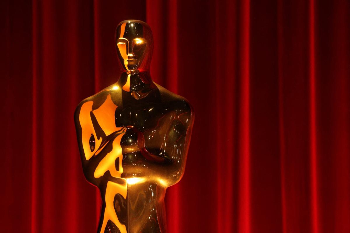 large-oscar-statue-ahead-event-119438879-e1771810576405.jpg