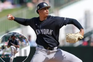 Carlos LaGrange de los Yankees queda atónito después de que Louis Gill realiza una salida.