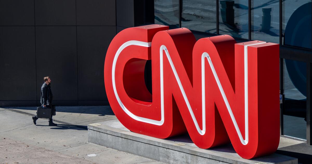 El acuerdo Paramount-Warner Bros. genera miedos sobre lo que significa para CNN