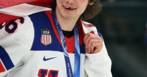 Colaborador: El equipo de hockey de EE. UU. se llevó el oro. ¿Mayor hazaña que esta? Más allá de la política