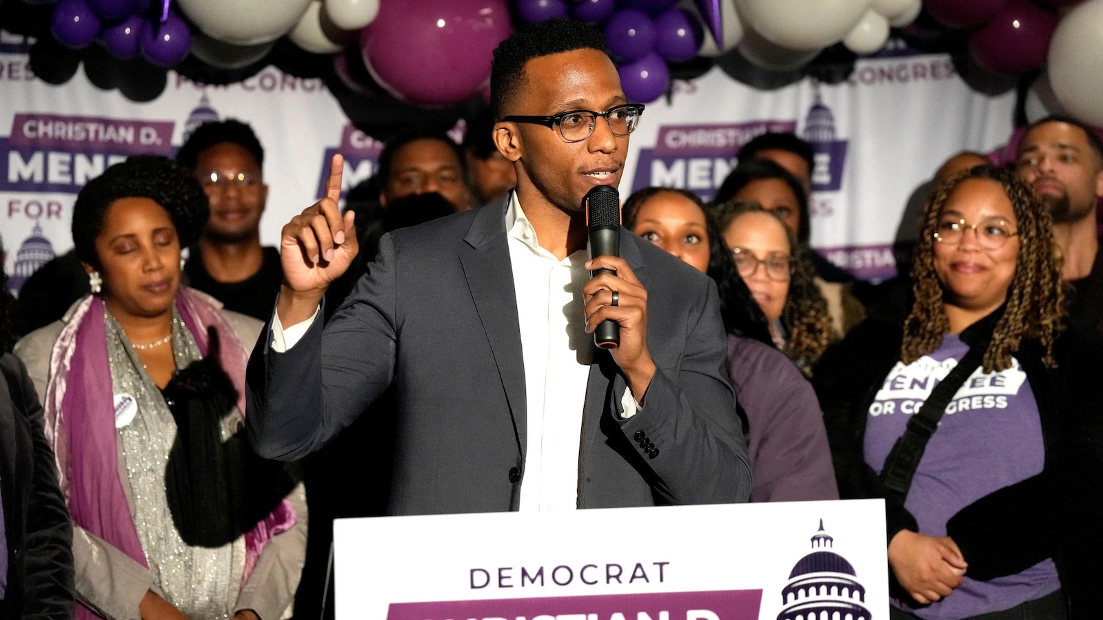 El demócrata Christian Menefee gana las elecciones para la Cámara de Representantes de Estados Unidos, reduciendo la mayoría del Partido Republicano