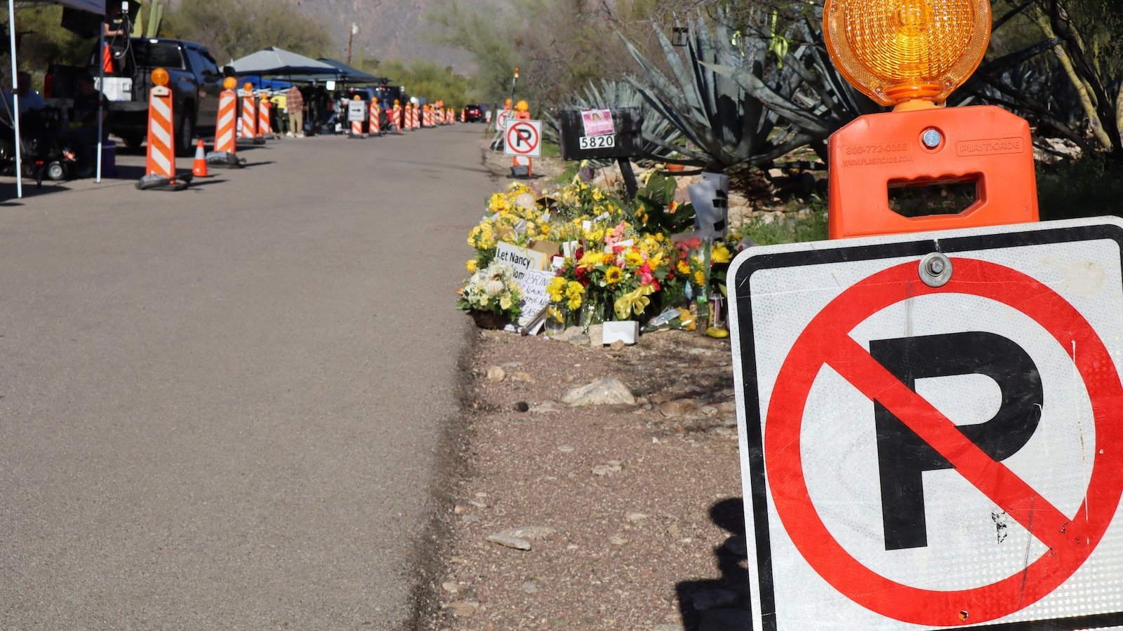 Entre las denuncias está la ampliación de la zona de prohibido estacionar en el barrio de Nancy Guthrie