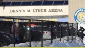 Un vídeo policial muestra las caóticas consecuencias del tiroteo en la pista de hielo de Rhode Island