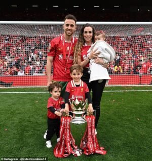 Root, la viuda de Diogo Jota, rindió un desgarrador homenaje al trágico héroe del Liverpool en el primer Día del Padre de la familia en Portugal sin él.