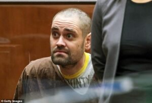 La vida de Nick Reiner en prisión reveló: ‘charlas sexuales enfermizas’… su único visitante… comida asquerosa… y las señales clave de que está al borde del abismo, todo revelado en el primer relato barra por barra.