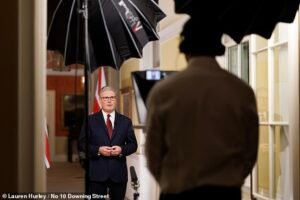 El protagonista ‘débil’ se enfrenta a la recesión laborista y pide que la Cámara de los Comunes vote para permitir a Trump lanzar ataques ‘defensivos’ contra Irán desde bases militares británicas después de un ‘giro de sentido’